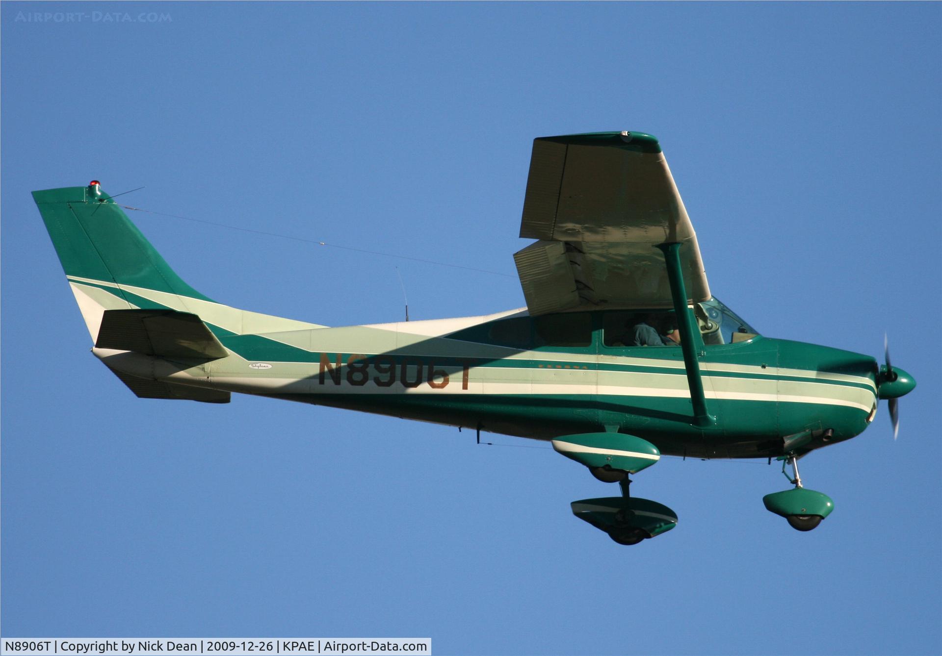 N8906T, 1960 Cessna 182C Skylane C/N 52806, KPAE