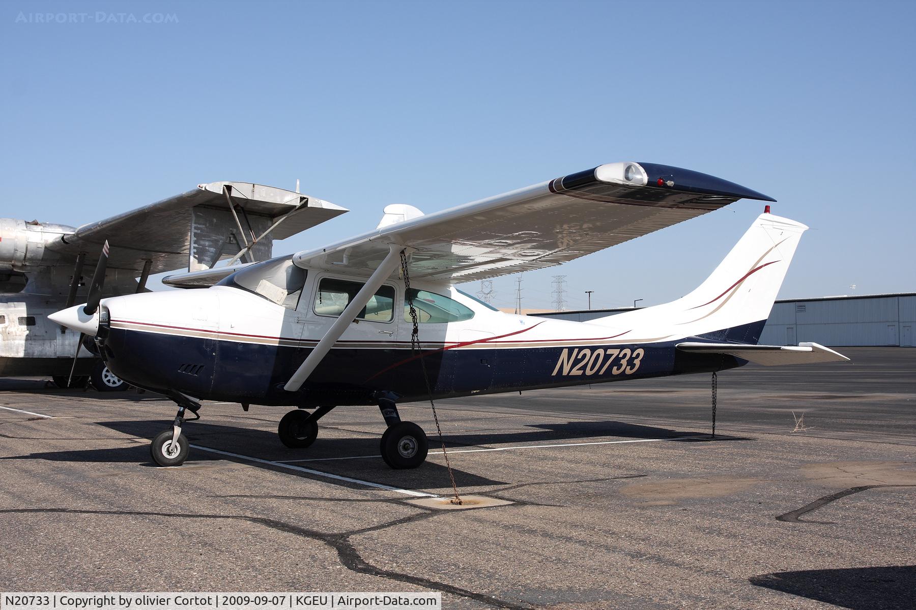 N20733, 1972 Cessna 182P Skylane C/N 18261163, glendale airport