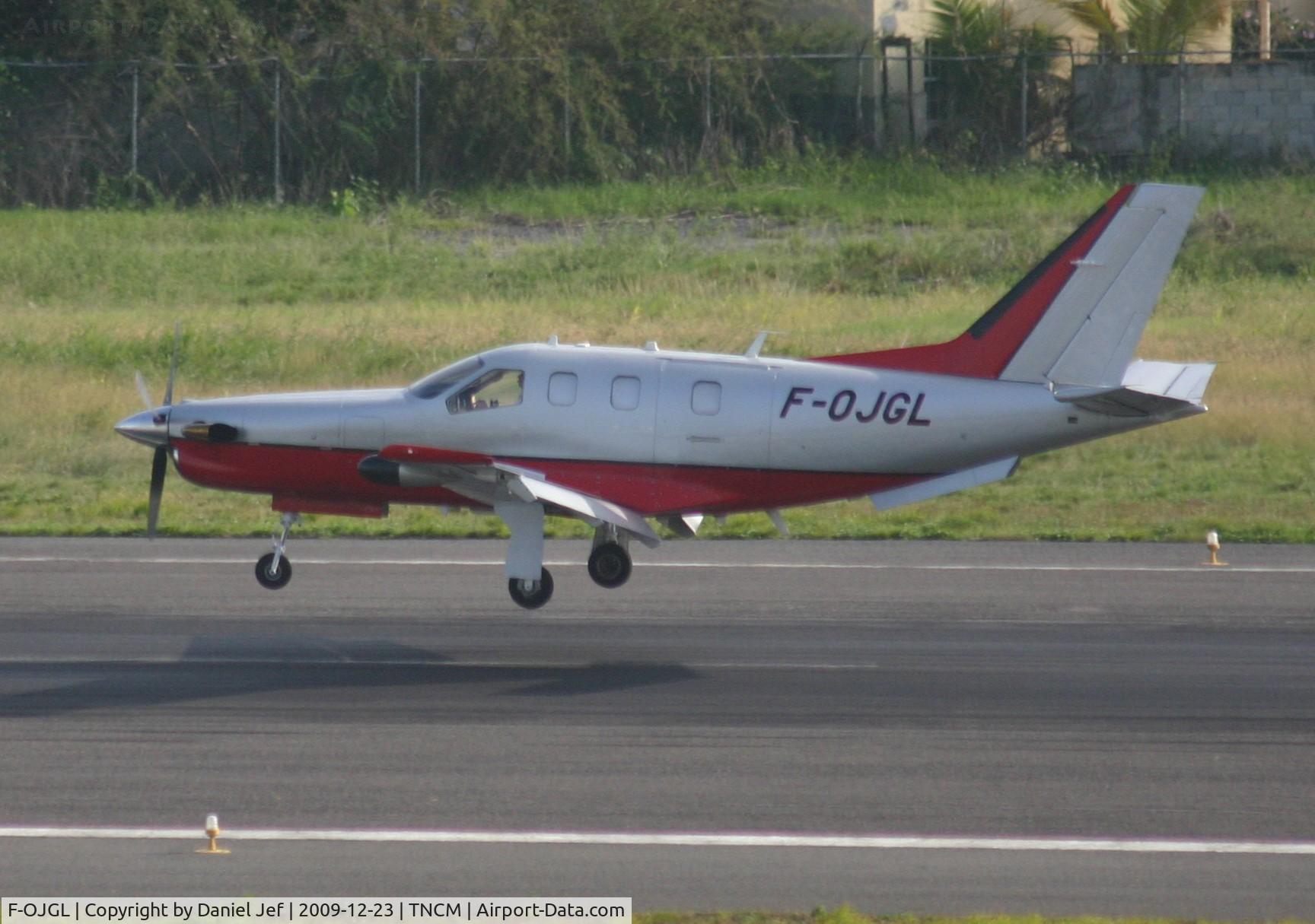 F-OJGL, 2008 Socata TBM-850 C/N 442, F-OLGL Landing on runway 10 at TNCM