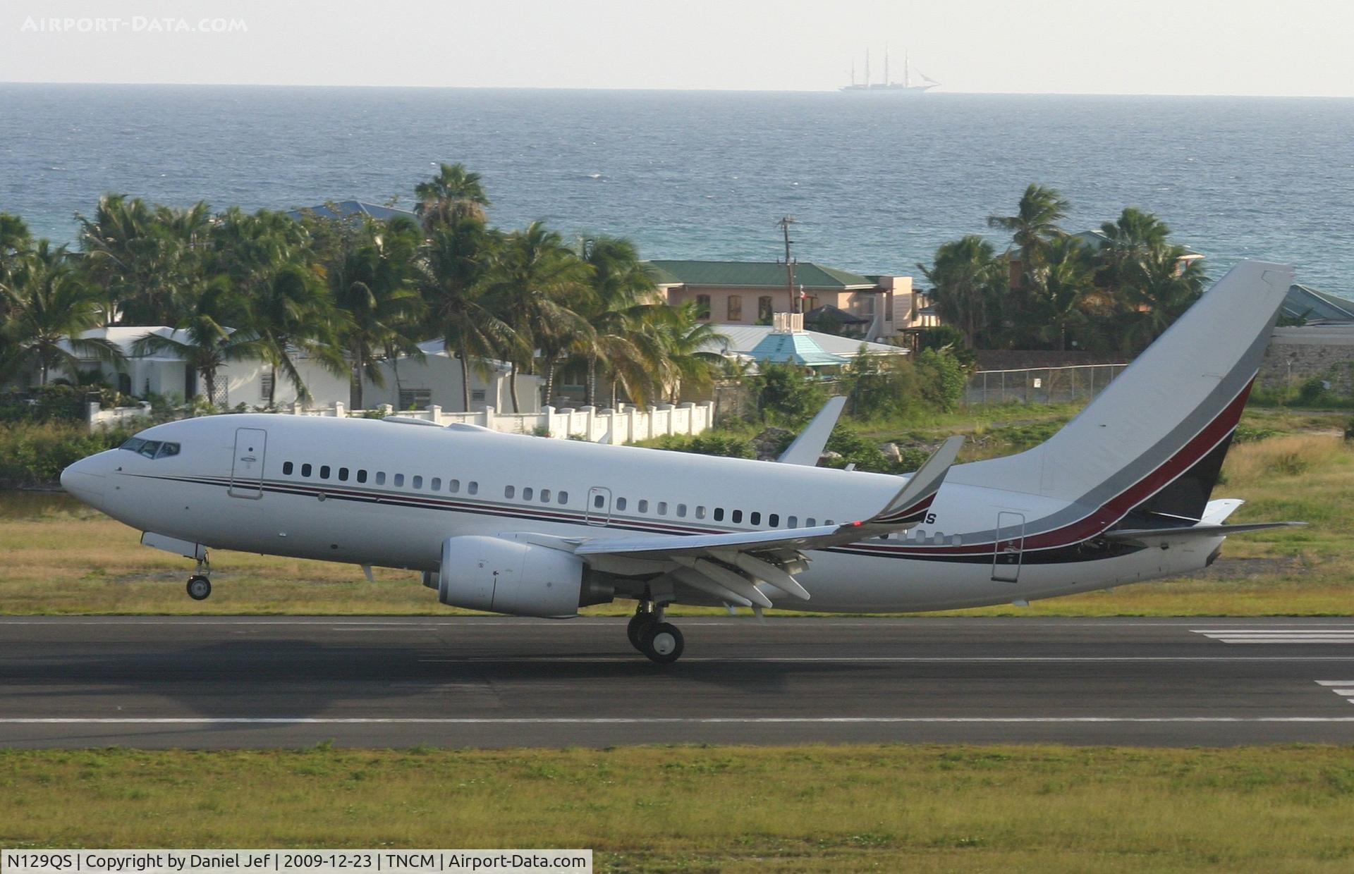 N129QS, 1999 Boeing 737-7BC C/N 30329, N129QS landing at TNCM runway 10