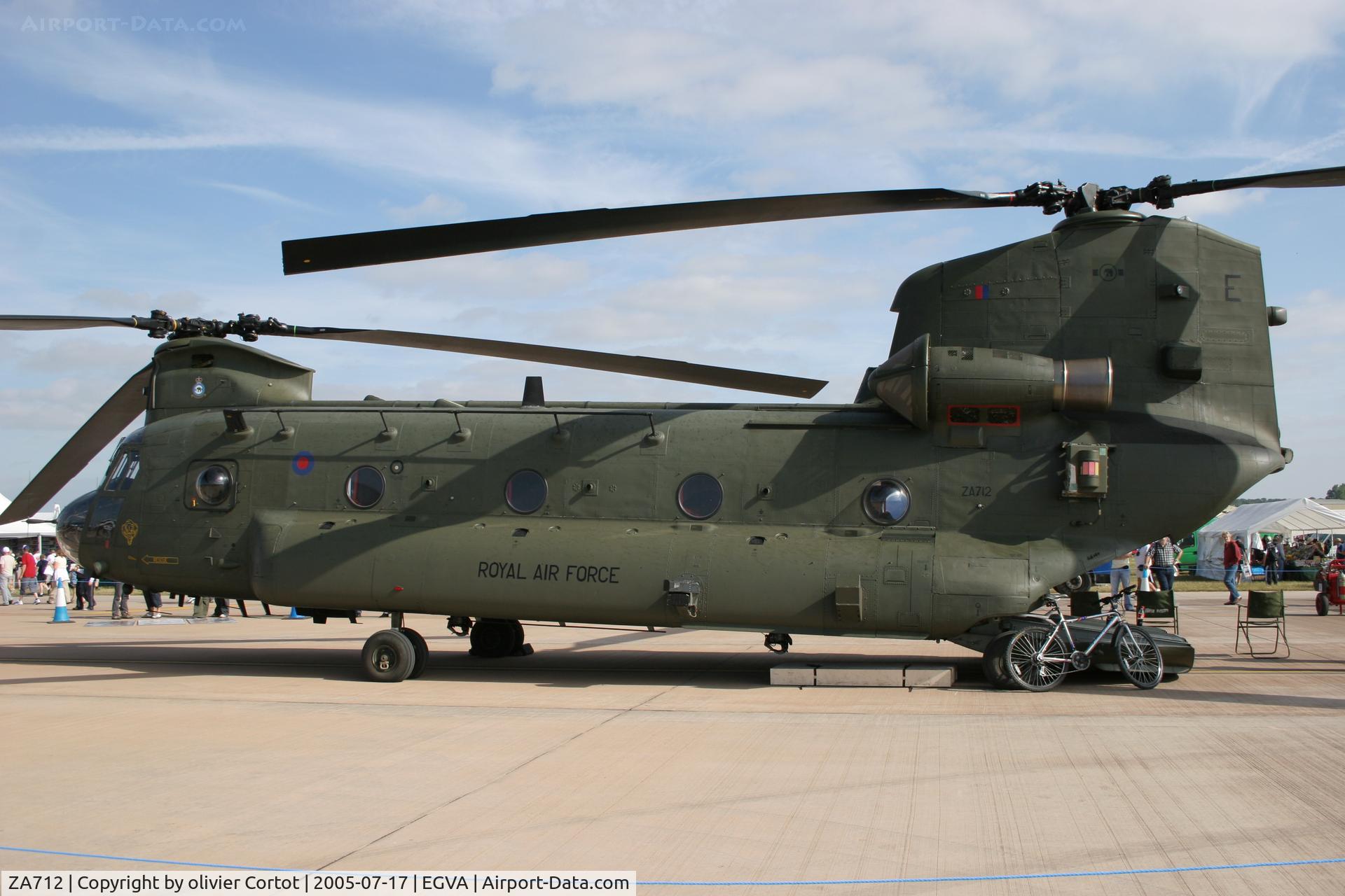 ZA712, 1981 Boeing Vertol Chinook HC.2 C/N M/A024/B-843/M7016, On display at the RIAT 2005