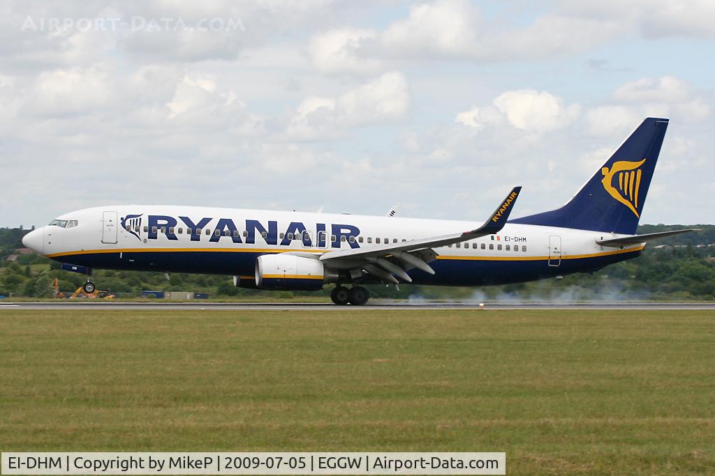 EI-DHM, 2005 Boeing 737-8AS C/N 33821, Runway 26 arrival.