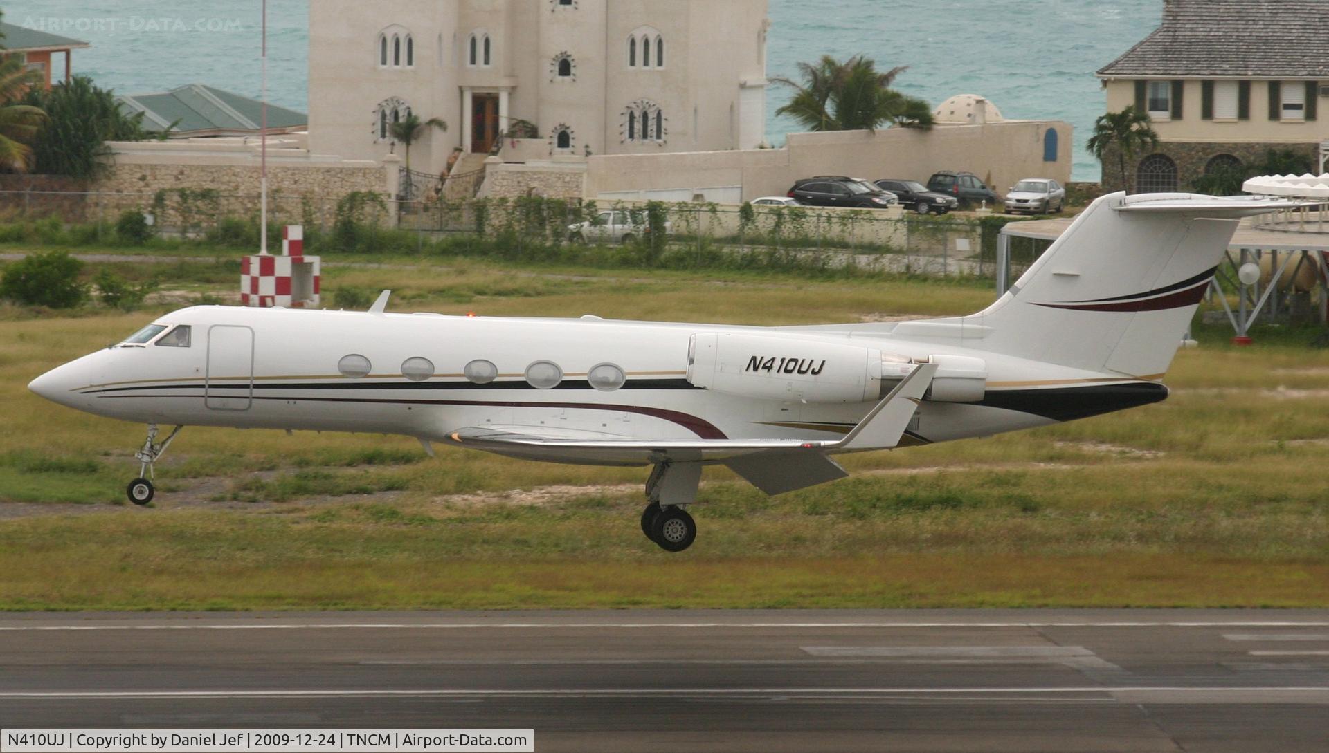 N410UJ, 1981 Gulfstream American G-1159A Gulfstream III C/N 320, N410UJ Landing at TNCM ST MAARTEN