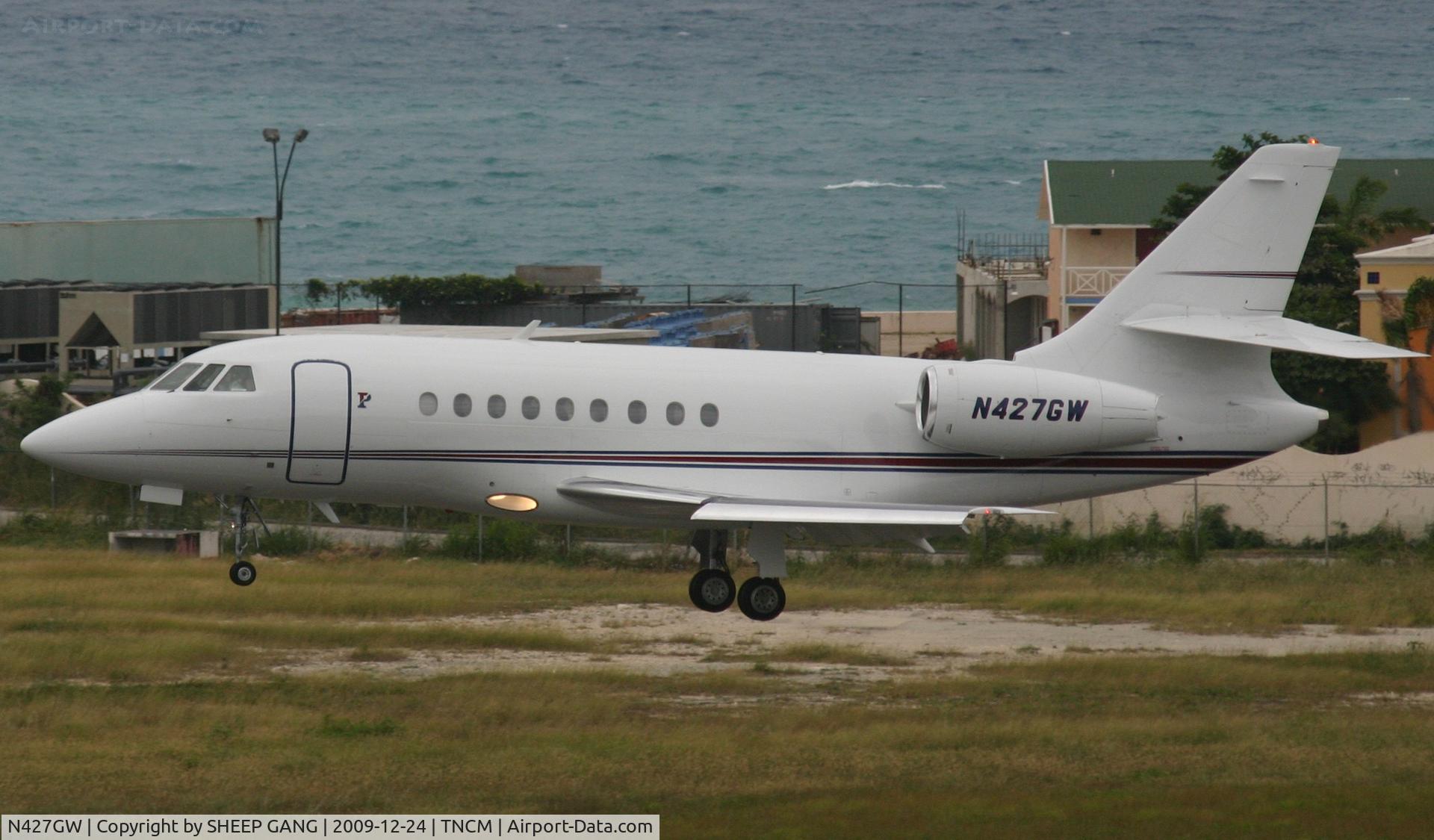 N427GW, 1995 Dassault Falcon 2000 C/N 20, N427GW Landing at tncm