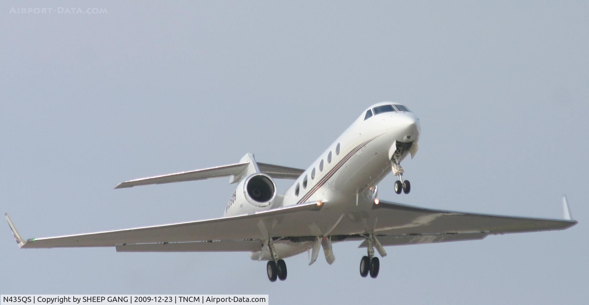 N435QS, 2006 Gulfstream Aerospace GIV-X (G450) C/N 4068, N435QS departing TNCM