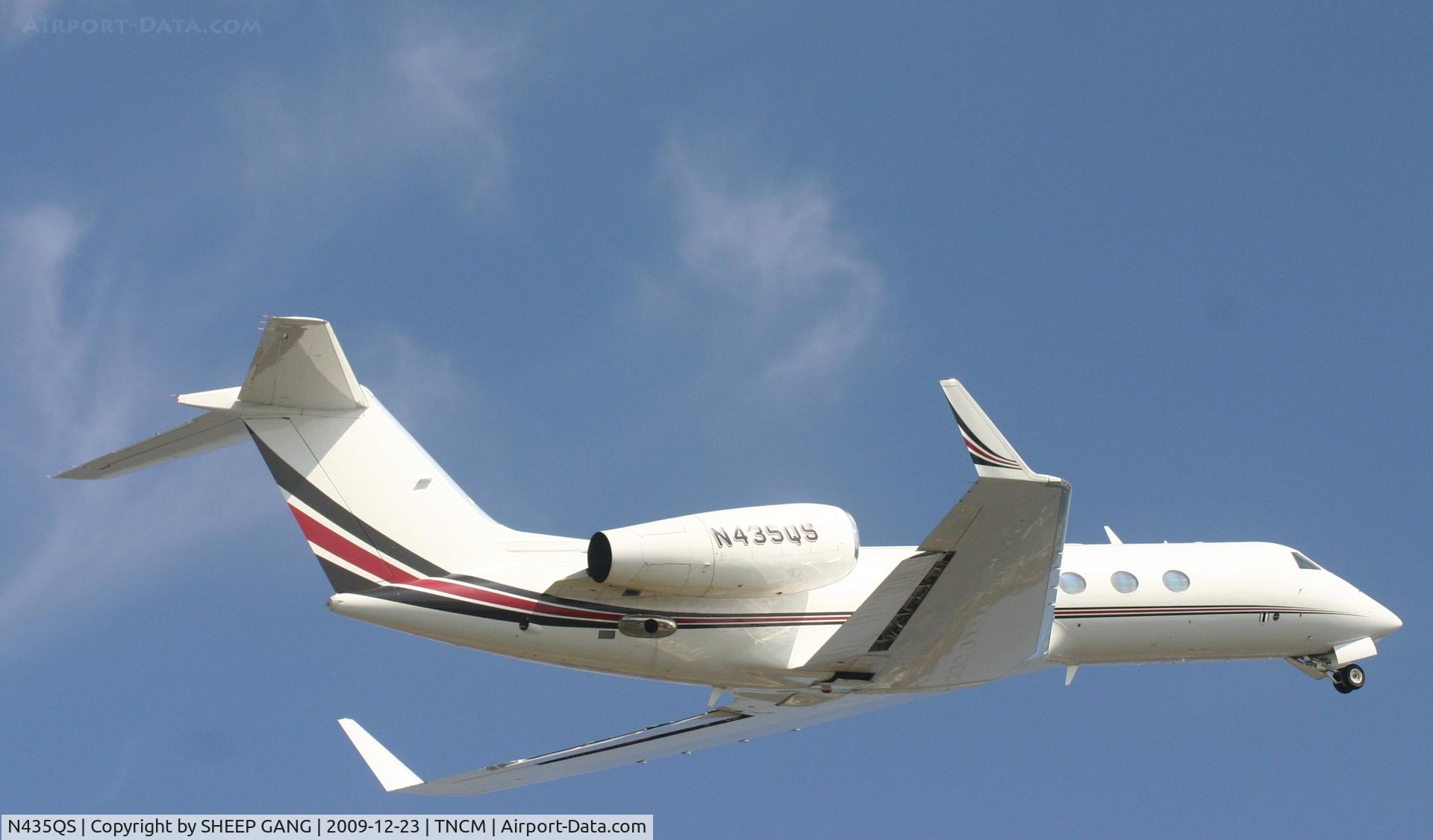 N435QS, 2006 Gulfstream Aerospace GIV-X (G450) C/N 4068, N435QS closing up after departure
