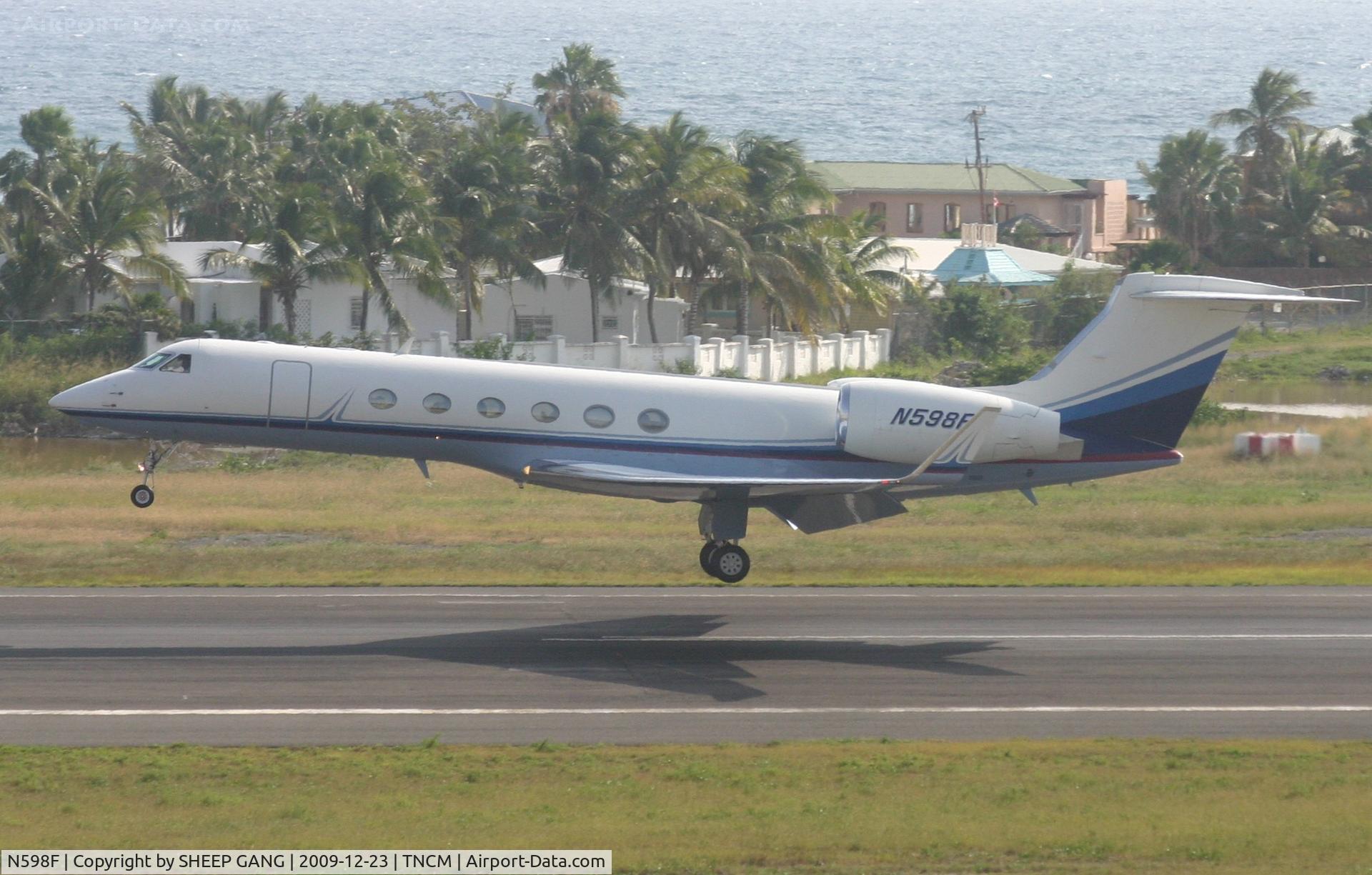 N598F, 2000 Gulfstream Aerospace G-V C/N 598, N598F Landing at TNCM on runway 10