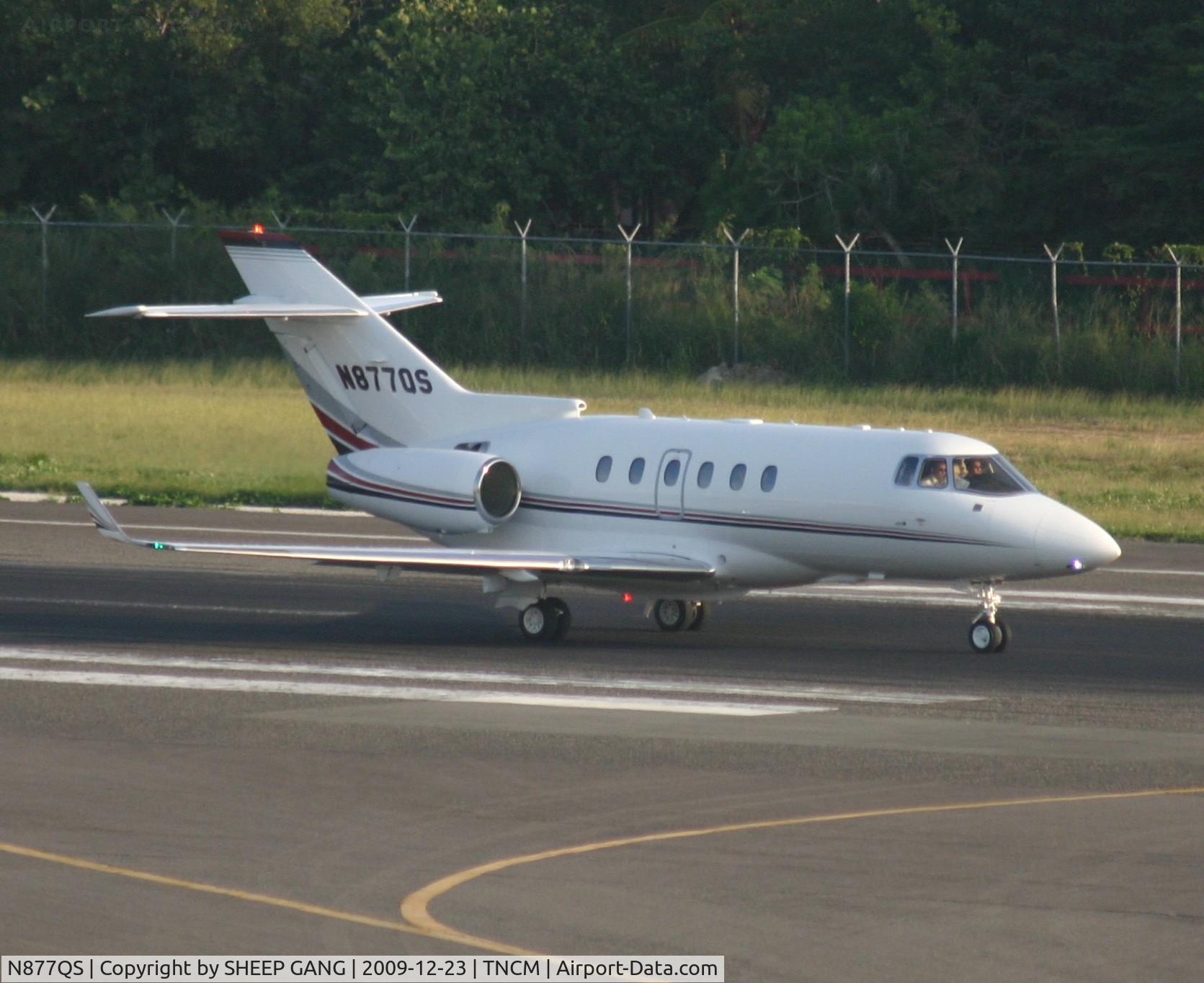 N877QS, 2008 Hawker Beechcraft Hawker 900XP C/N HA-0066, N877QS back tracking fully on the runway befor take off
