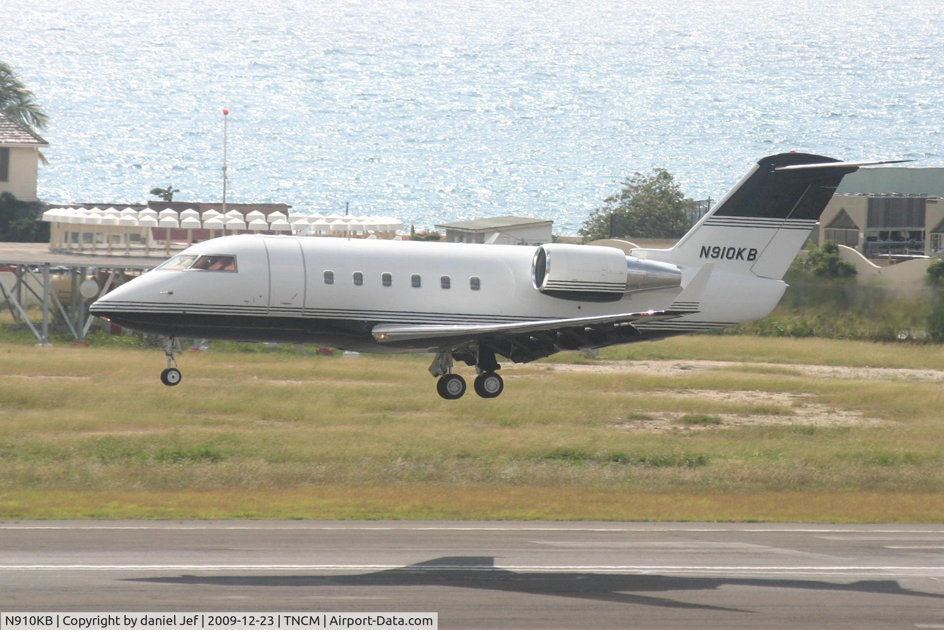 N910KB, 1983 Canadair Challenger 601 (CL-600-2A12) C/N 3007, N910KB landing at TNCM