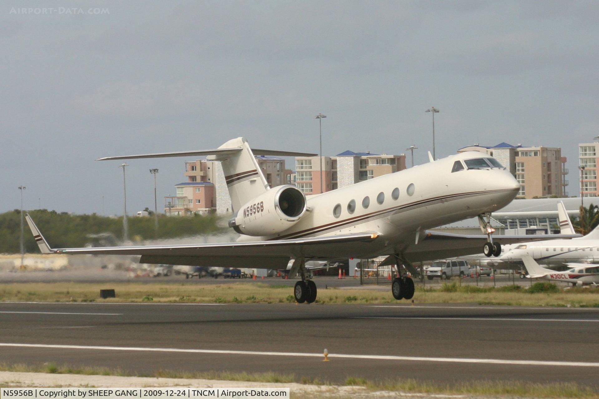 N5956B, 2001 Gulfstream Aerospace G-IV C/N 1469, Gulfsteam N5956B departing TNCM