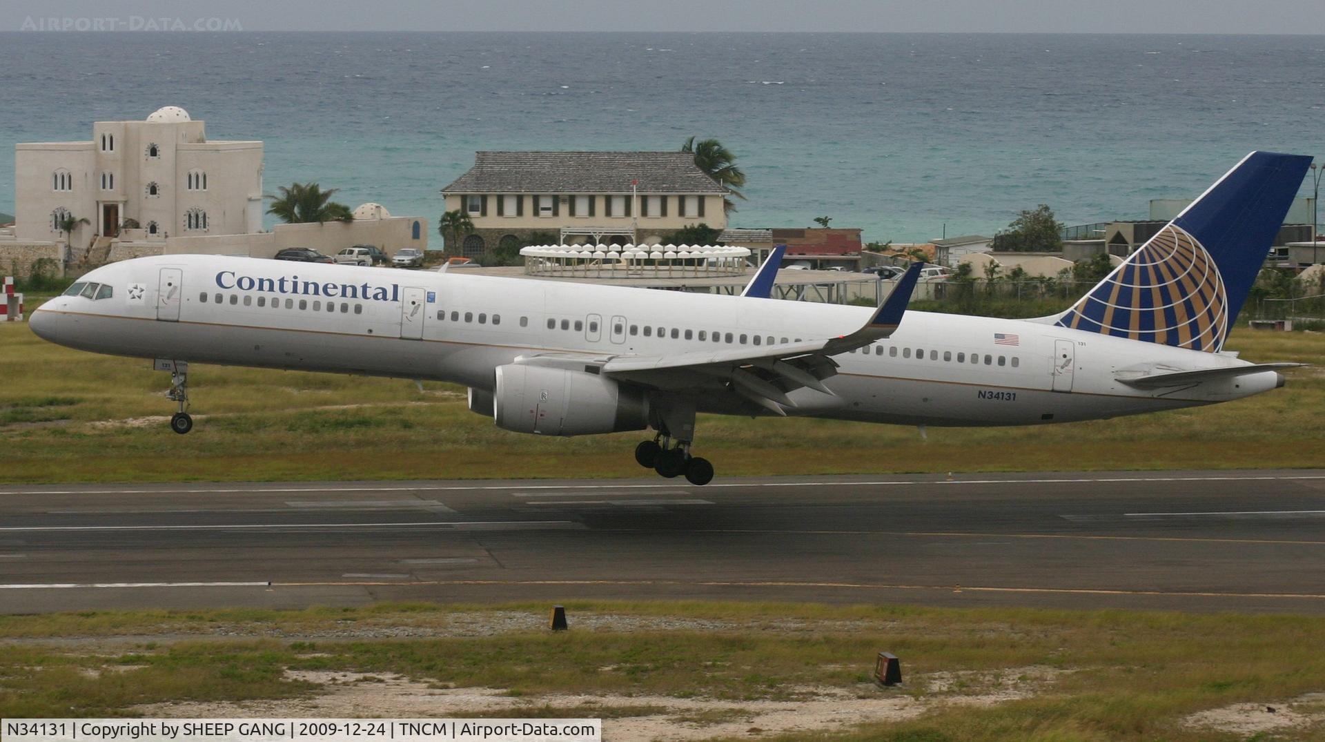 N34131, 1998 Boeing 757-224 C/N 28971, Continental N34131 landing on runway 10 at TNCM