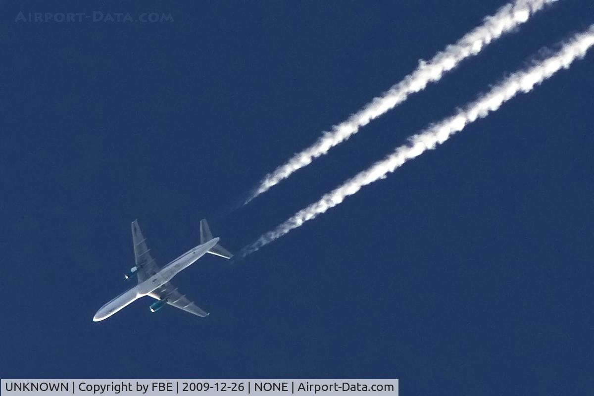 UNKNOWN, Contrails Various C/N Unknown, cruising high