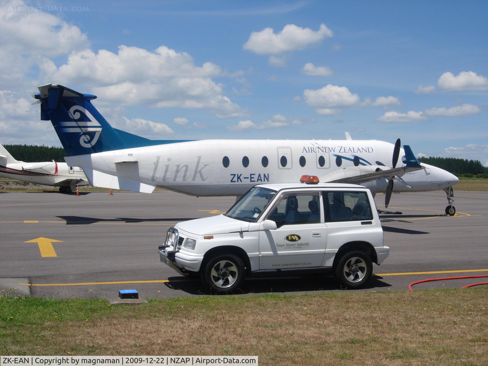 ZK-EAA, 2001 Raytheon Aircraft Company 1900D C/N UE-424, Air New Zealand Link (not c/n as shown)