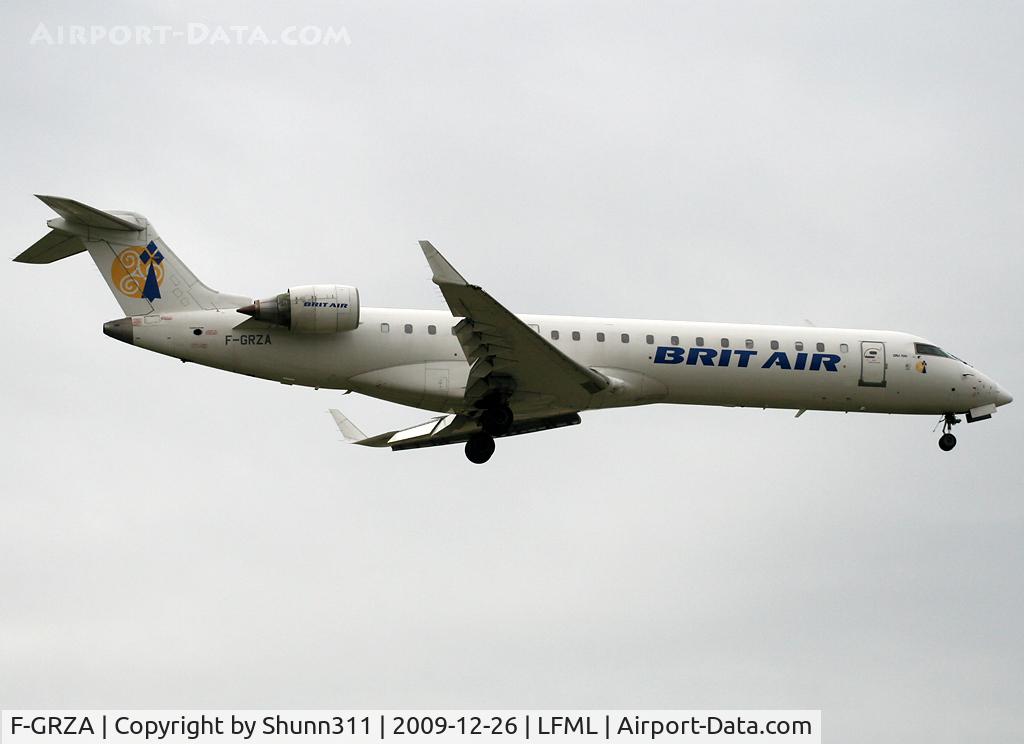 F-GRZA, 2000 Canadair CRJ-702 (CL-600-2C10) Regional Jet C/N 10006, Landing rwy 31R