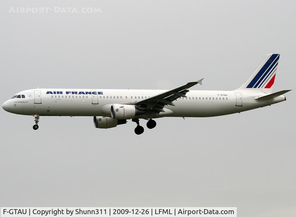 F-GTAU, 2009 Airbus A321-212 C/N 3814, Landing rwy 31L