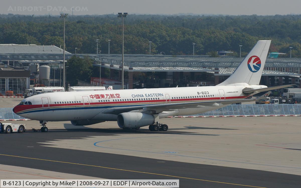 B-6123, 2006 Airbus A330-243 C/N 735, Pushing for departure from T2.