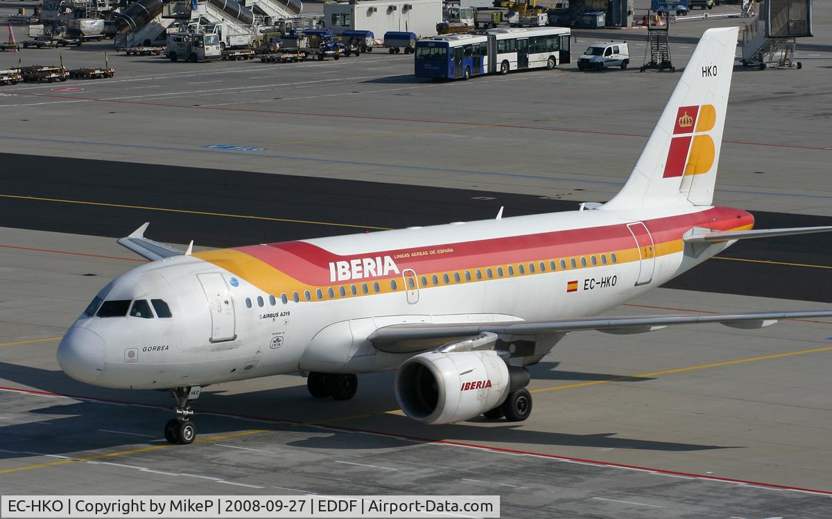 EC-HKO, 2000 Airbus A319-111 C/N 1362, Heading to gate at T2.