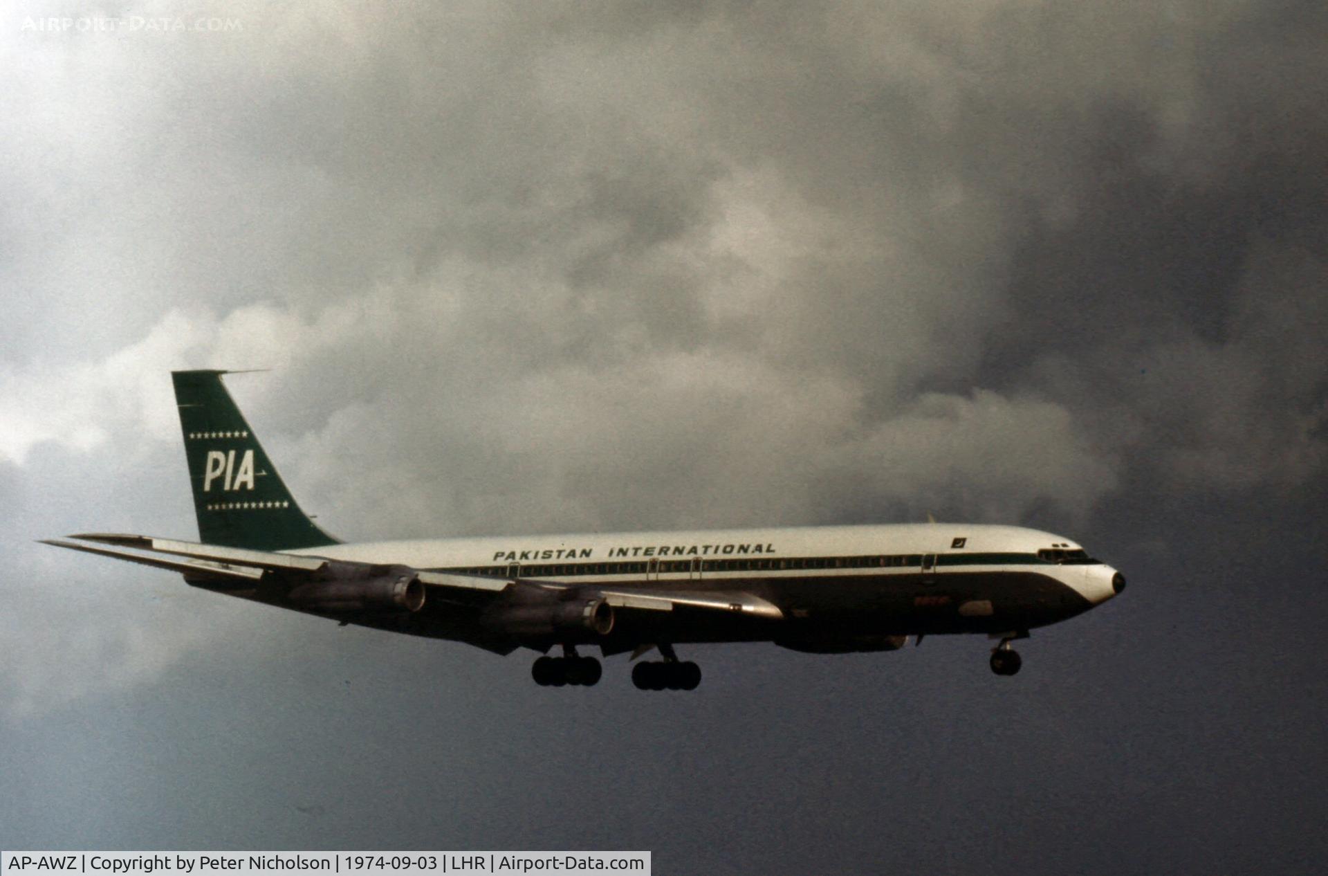AP-AWZ, 1970 Boeing 707-340C C/N 20275, Boeing 707-340C of Pakistan International Airways landing at Heathrow in September 1974.