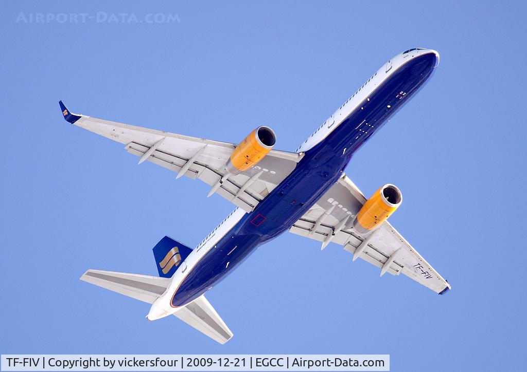 TF-FIV, 2001 Boeing 757-208 C/N 30424, Iceair 436 on approach to MAN RW23R, the freshly fallen snow reflecting light onto the underside of the aircraft.