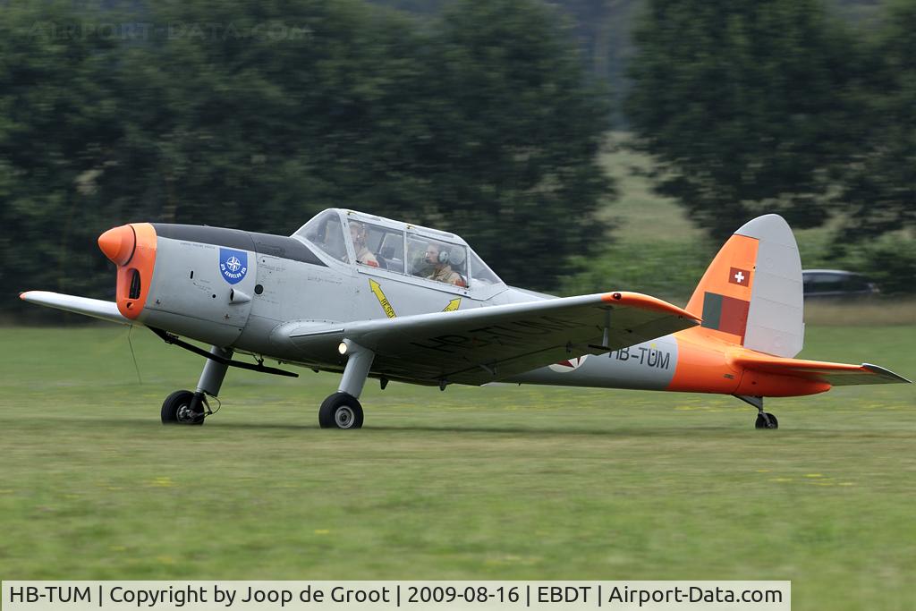 HB-TUM, 1989 OGMA DHC-1 Chipmunk T.20 C/N OGMA-62, Former Portuguese Chipmunk 1372 taking off after the 2009 old-timer fly-in at Schaffen-Diest.