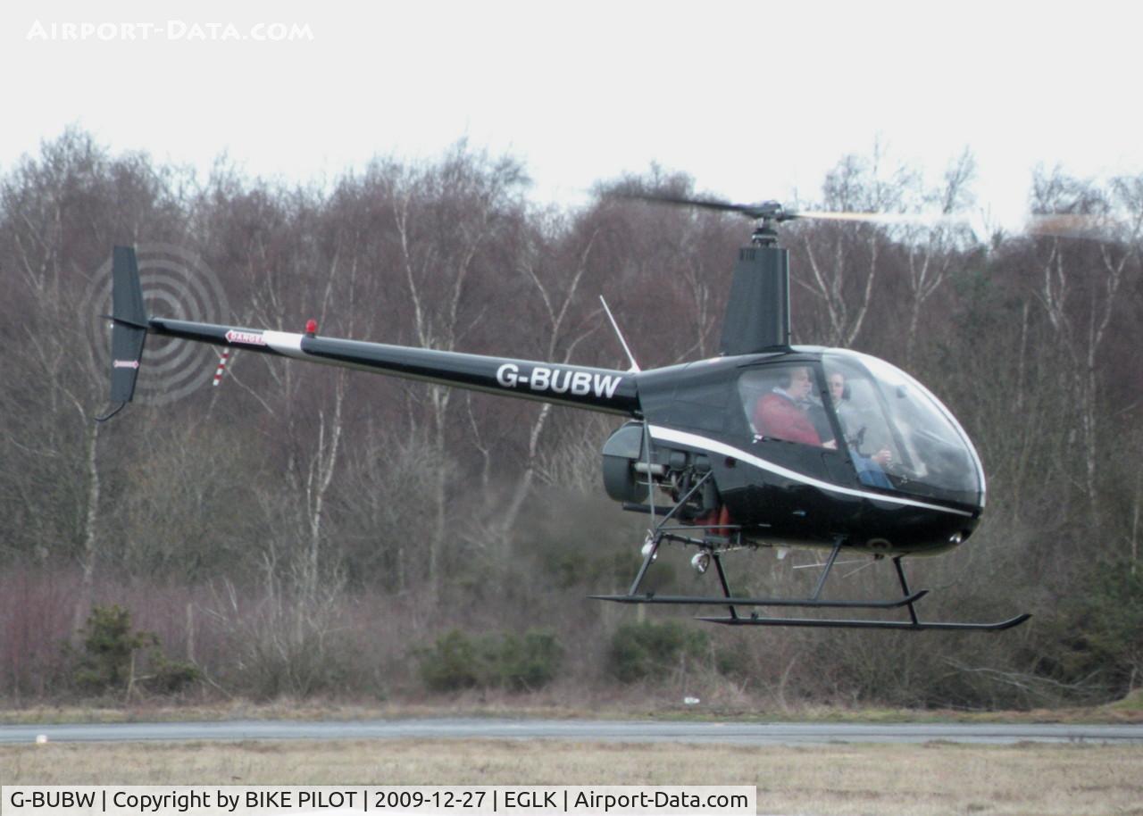 G-BUBW, 1992 Robinson R22 Beta C/N 2048, LANDING AT BLACKBUSHE