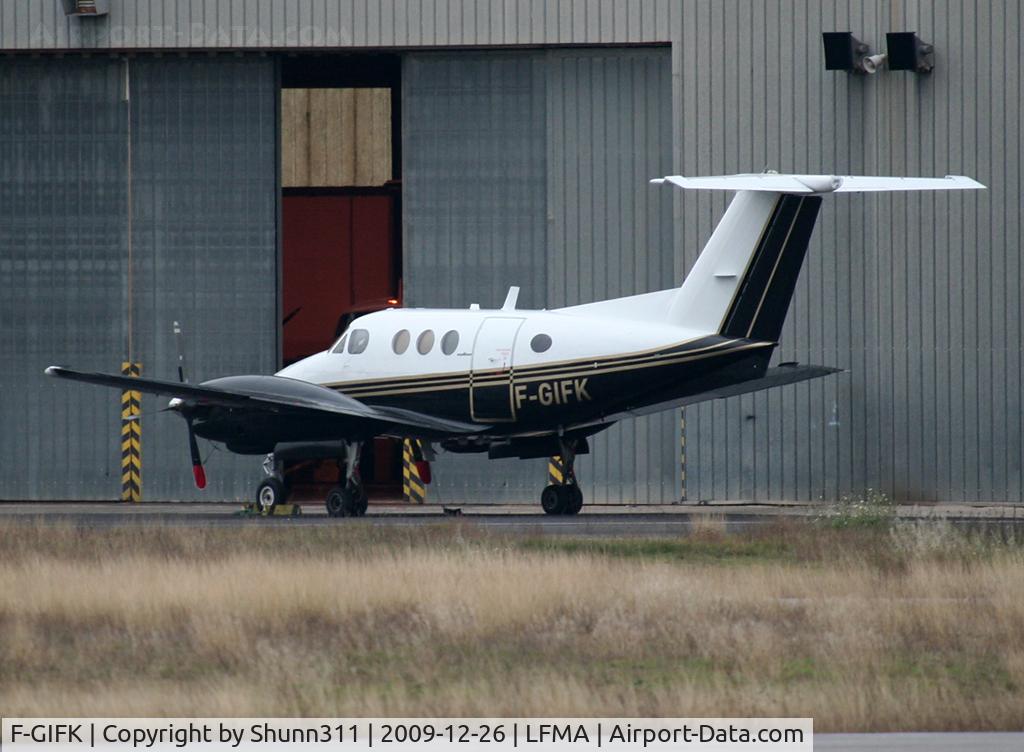 F-GIFK, 1980 Beech F90 King Air C/N LA-62, Parked at his home base...
