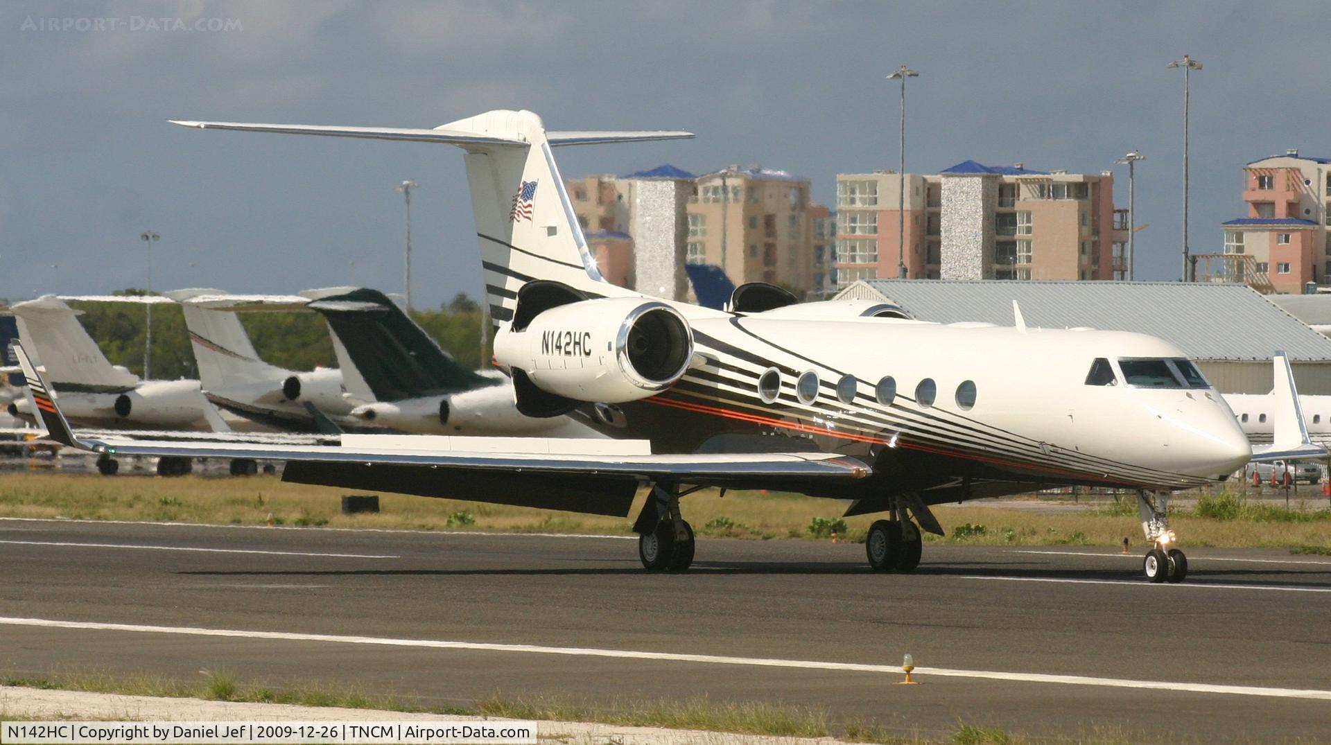 N142HC, 2004 Gulfstream Aerospace GIV-X (G450) C/N 4007, N142HC Just landed at TNCM