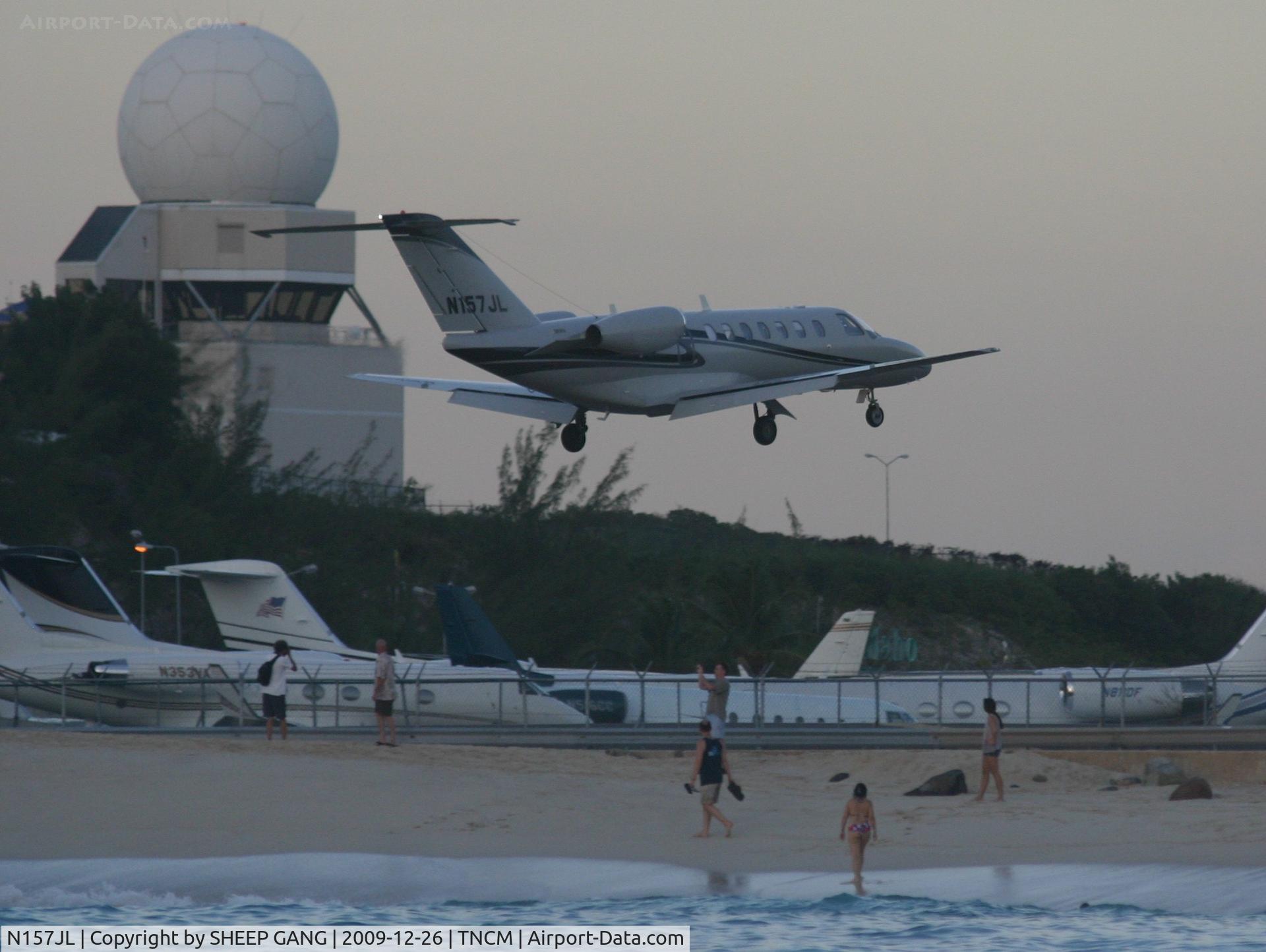 N157JL, 2007 Cessna 525B CitationJet CJ3 C/N 525B0157, N157JL over the beach at Maho