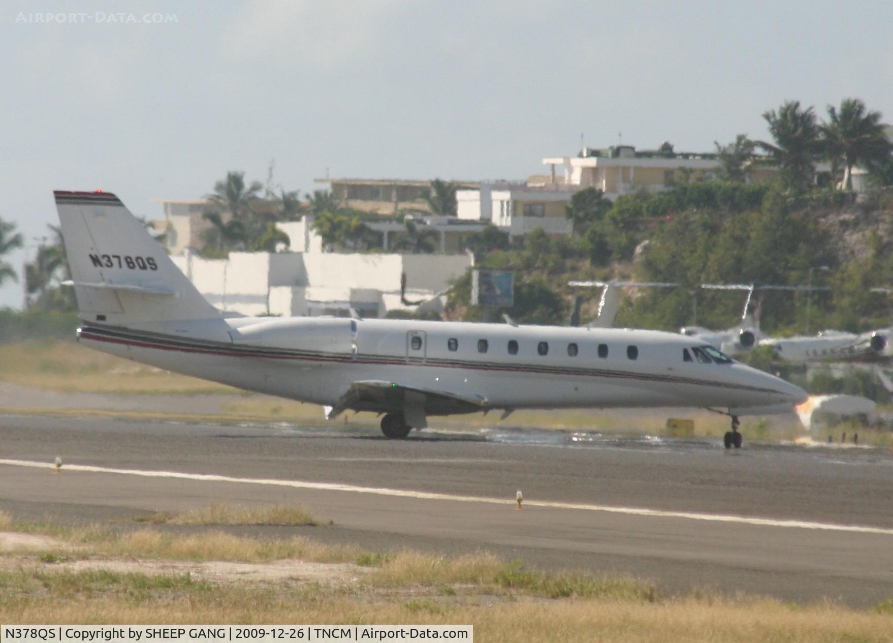N378QS, 2006 Cessna 680 Citation Sovereign C/N 680-0103, N378QS back tracking the runway fro parking
