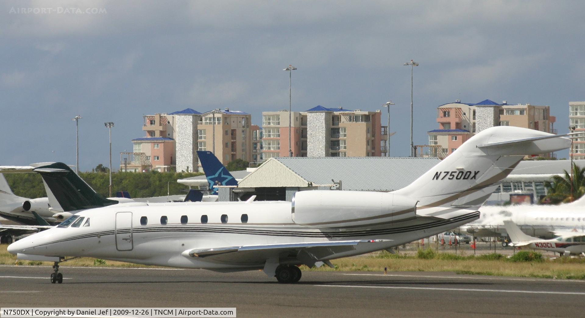 N750DX, 2006 Cessna 750 Citation X C/N 750-0263, back tracking runway 10 for parking