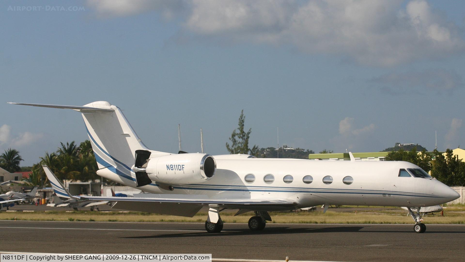 N811DF, 1997 Gulfstream Aerospace G-IV C/N 1306, N811DF just landed at TNCM