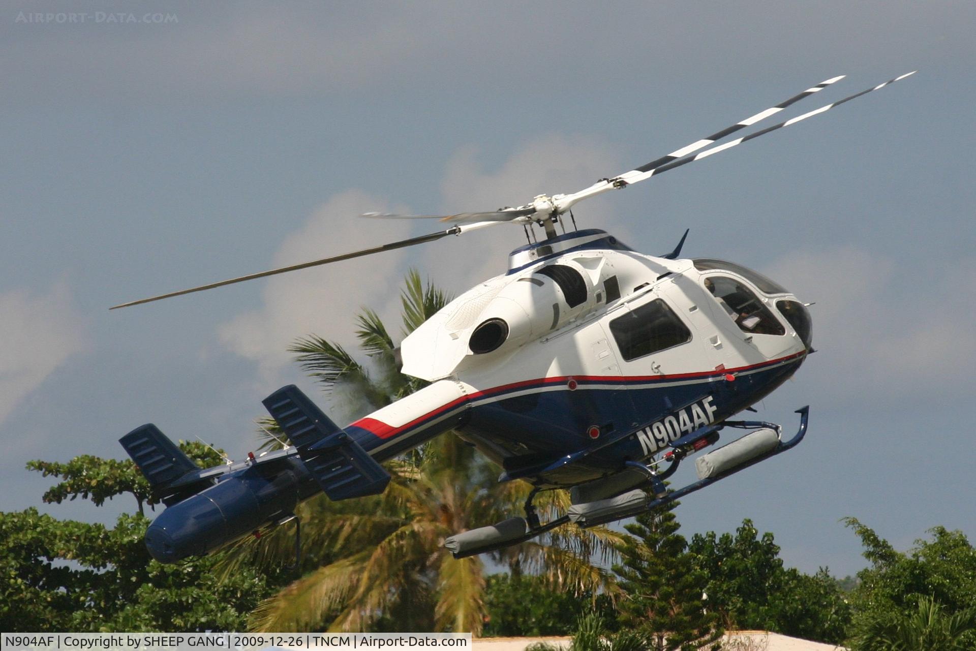 N904AF, 2001 MD Helicopters MD-900 Explorer C/N 900-00101, N904AF landing at the helipad