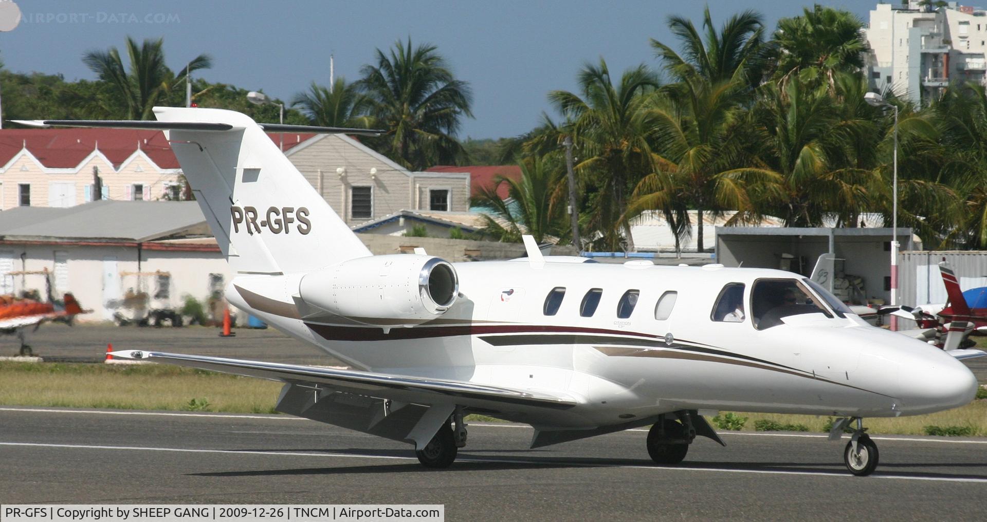 PR-GFS, 2008 Cessna 525 CitationJet CJ1+ C/N 525-0663, PR-GFS jsut landed at TNCM