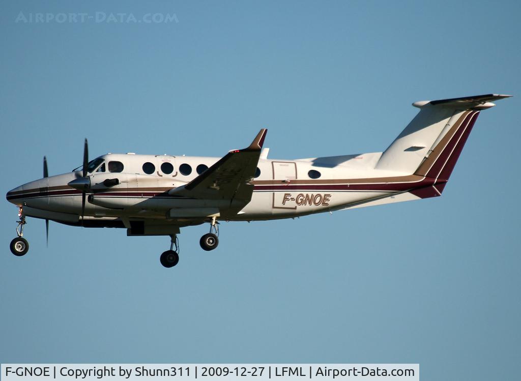 F-GNOE, 1997 Beech Super King Air 350 C/N FL-183, Landing rwy 31R