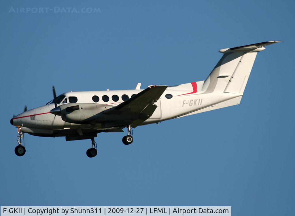 F-GKII, 1979 Beech 200 Super King Air C/N BB-515, Landing rwy 31R