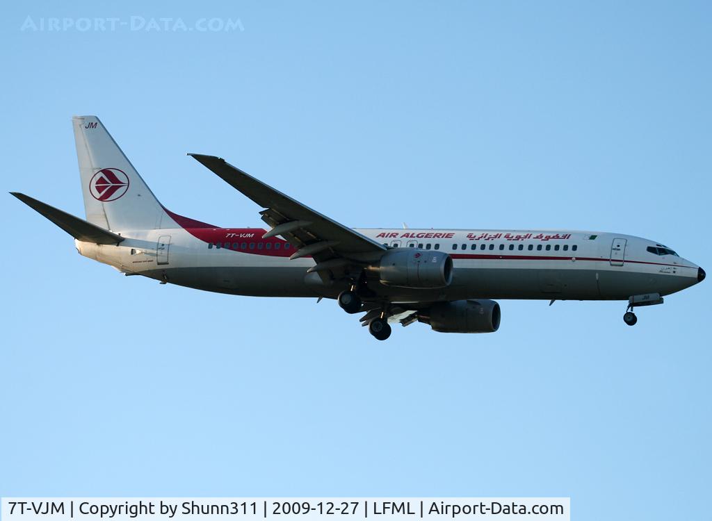 7T-VJM, 2000 Boeing 737-8D6 C/N 30205, Landin rwy 31R