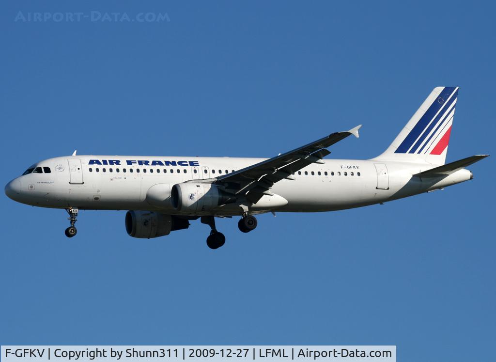 F-GFKV, 1991 Airbus A320-211 C/N 0227, Landing rwy 31R