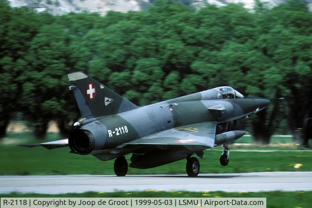 R-2118, Dassault Mirage IIIRS C/N 17-26-150/1038, A very rare sight: a Mirage at Turtmann. From 1968 to 1975 Mirage IIIS were based on Turtmann, They made way for Tigers and Hunters during their anual three weeks training course. This Mirage came along for just one touch and go. Thanks!