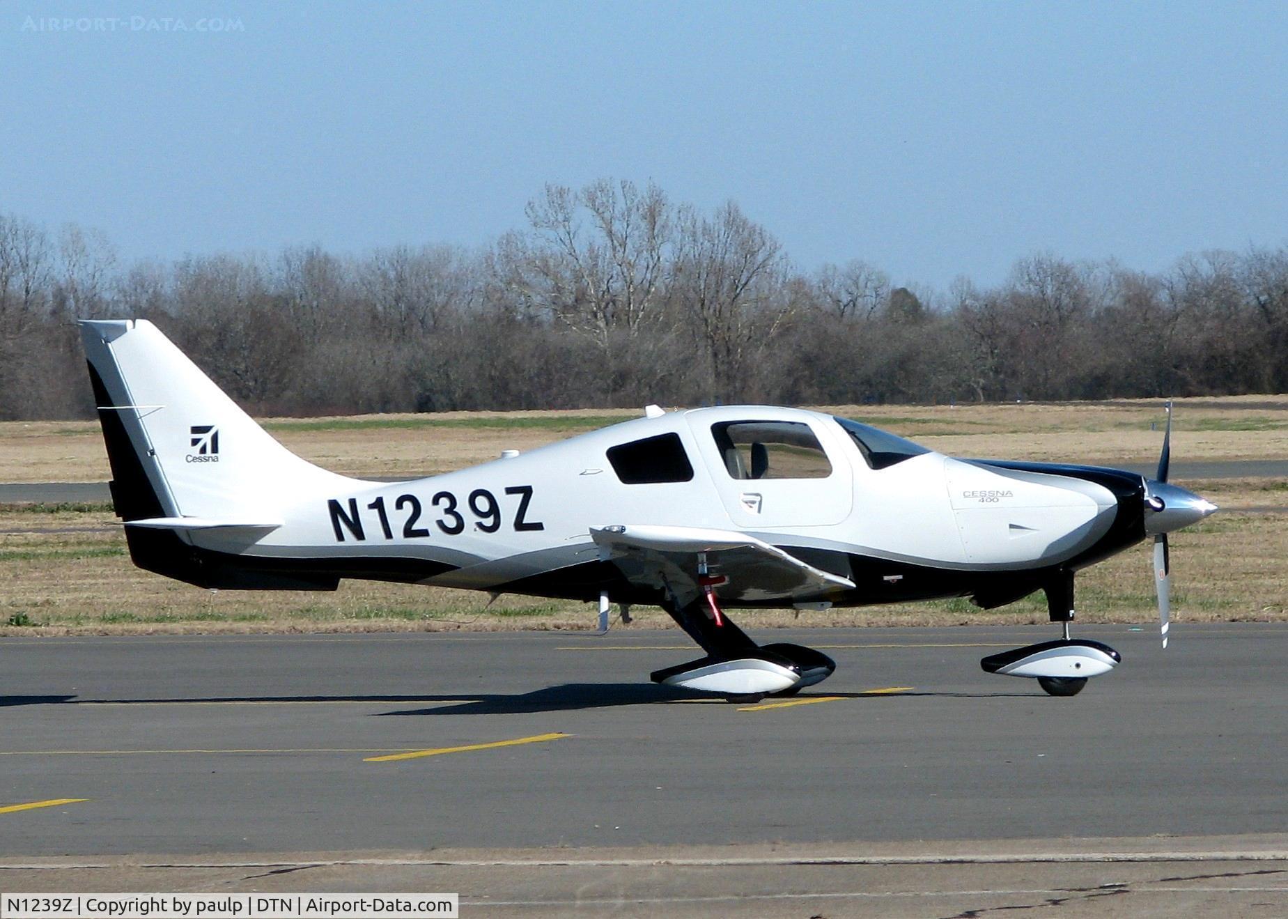 N1239Z, Cessna LC41-550FG C/N 411124, At Downtown Shreveport.