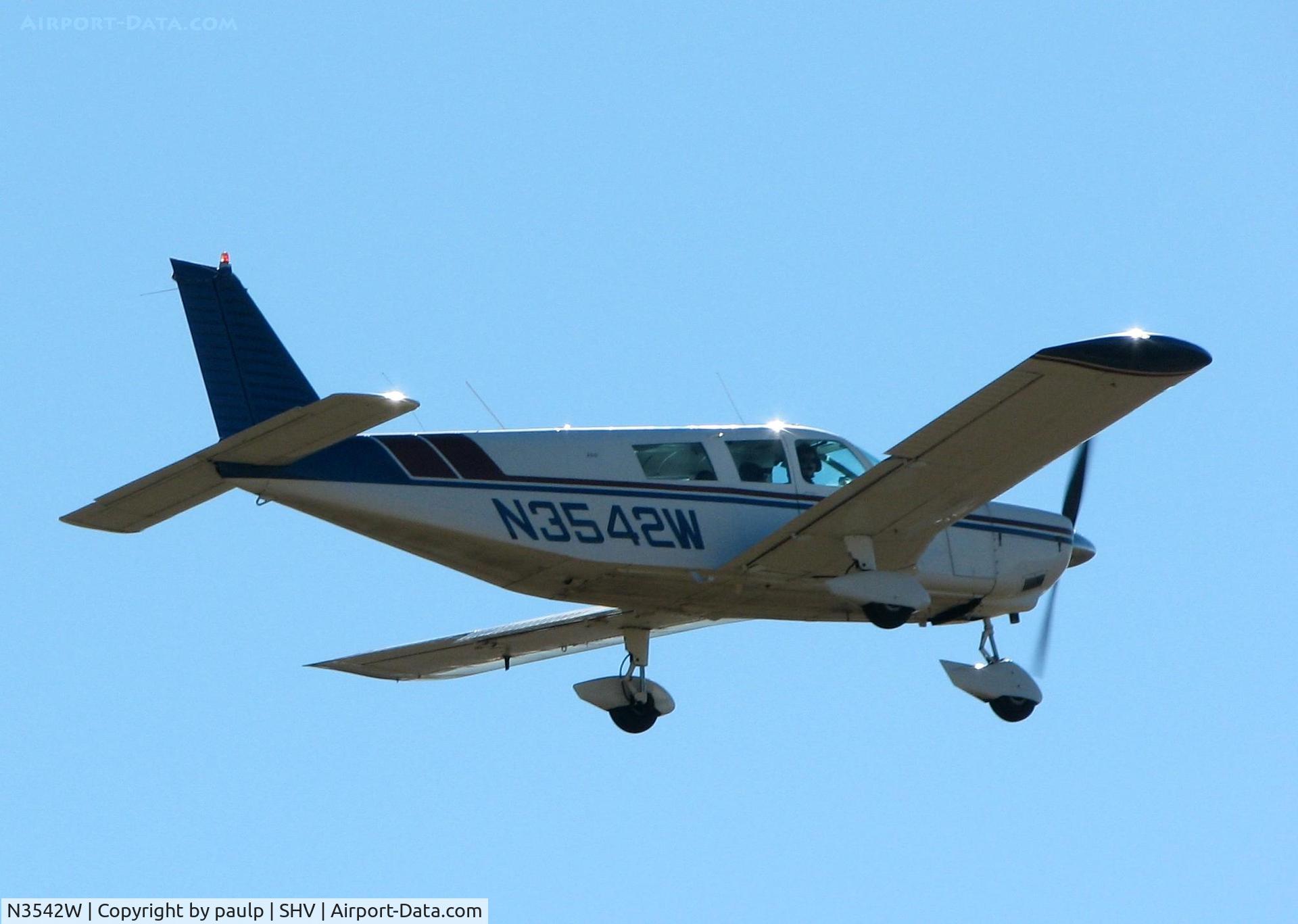 N3542W, 1966 Piper PA-32-260 Cherokee Six Cherokee Six C/N 32-428, Landing at Shreveport Regional.