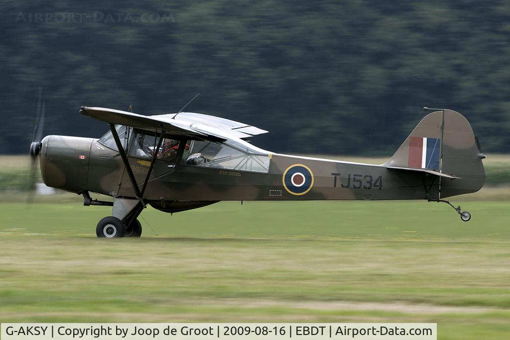G-AKSY, 1944 Taylorcraft J Auster 5 C/N 1567, departure after the 2009 old-timer fly-in.