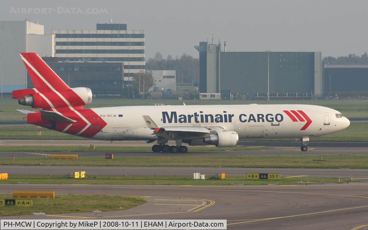 PH-MCW, 1998 McDonnell Douglas MD-11F C/N 48788, Lining up on Runway 24 for departure.