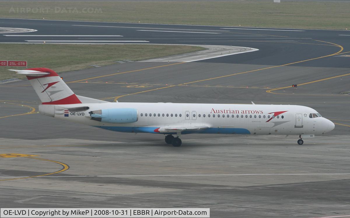 OE-LVD, 1994 Fokker 100 (F-28-0100) C/N 11515, Heading to 07R for departure.