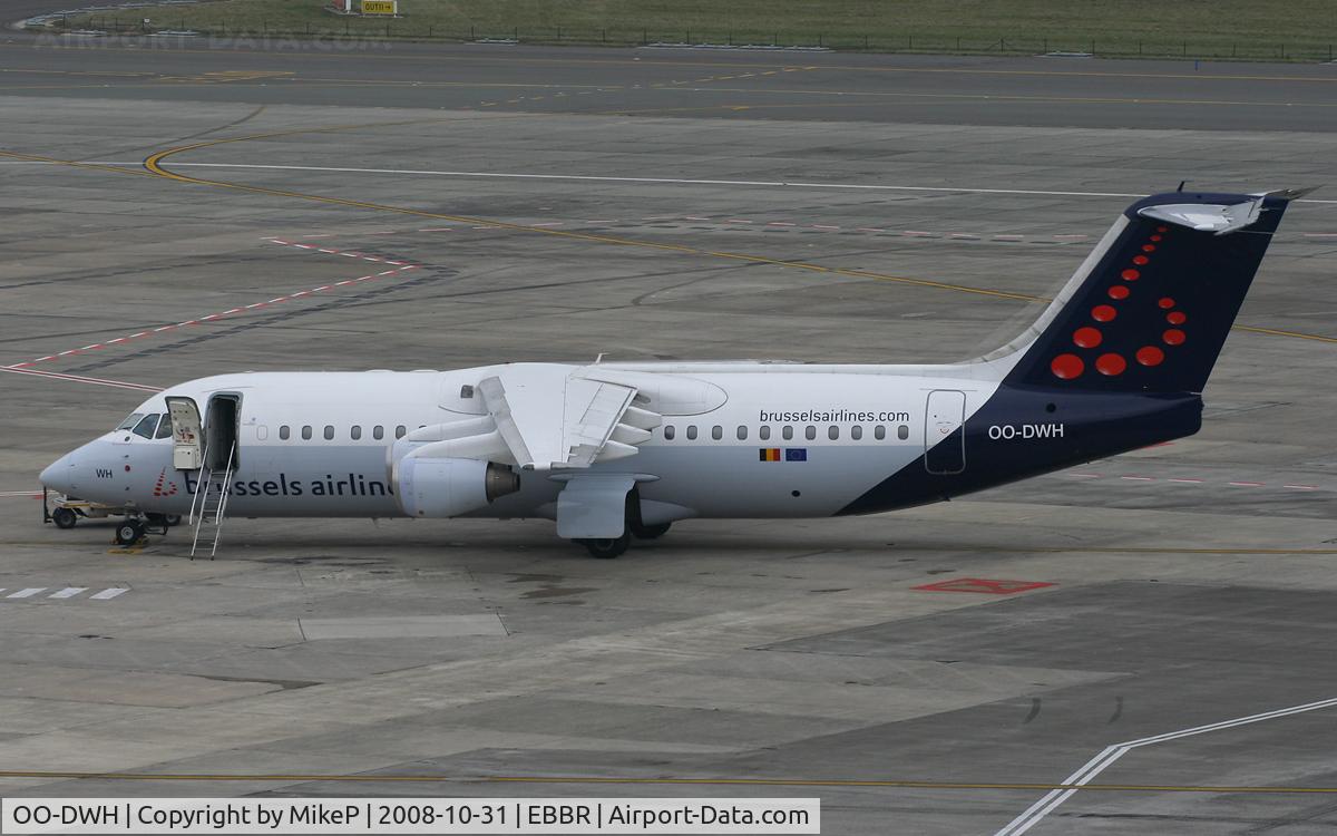 OO-DWH, 1998 British Aerospace Avro 146-RJ100 C/N E3340, Awaiting its next sector.