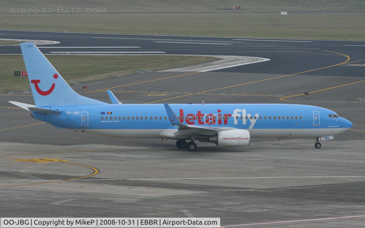 OO-JBG, 2008 Boeing 737-8K5 C/N 35142, Heading to 07R for departure.