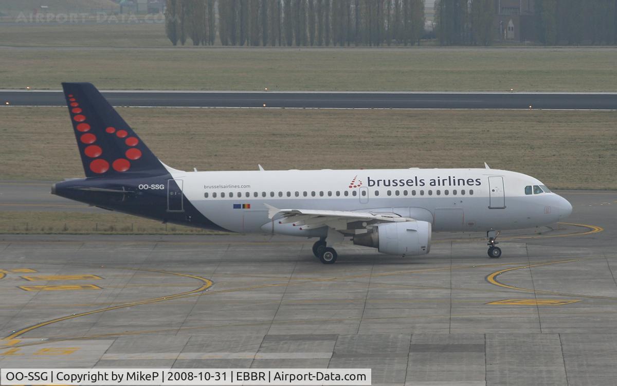 OO-SSG, 2000 Airbus A319-112 C/N 1160, Heading to 07R for departure.