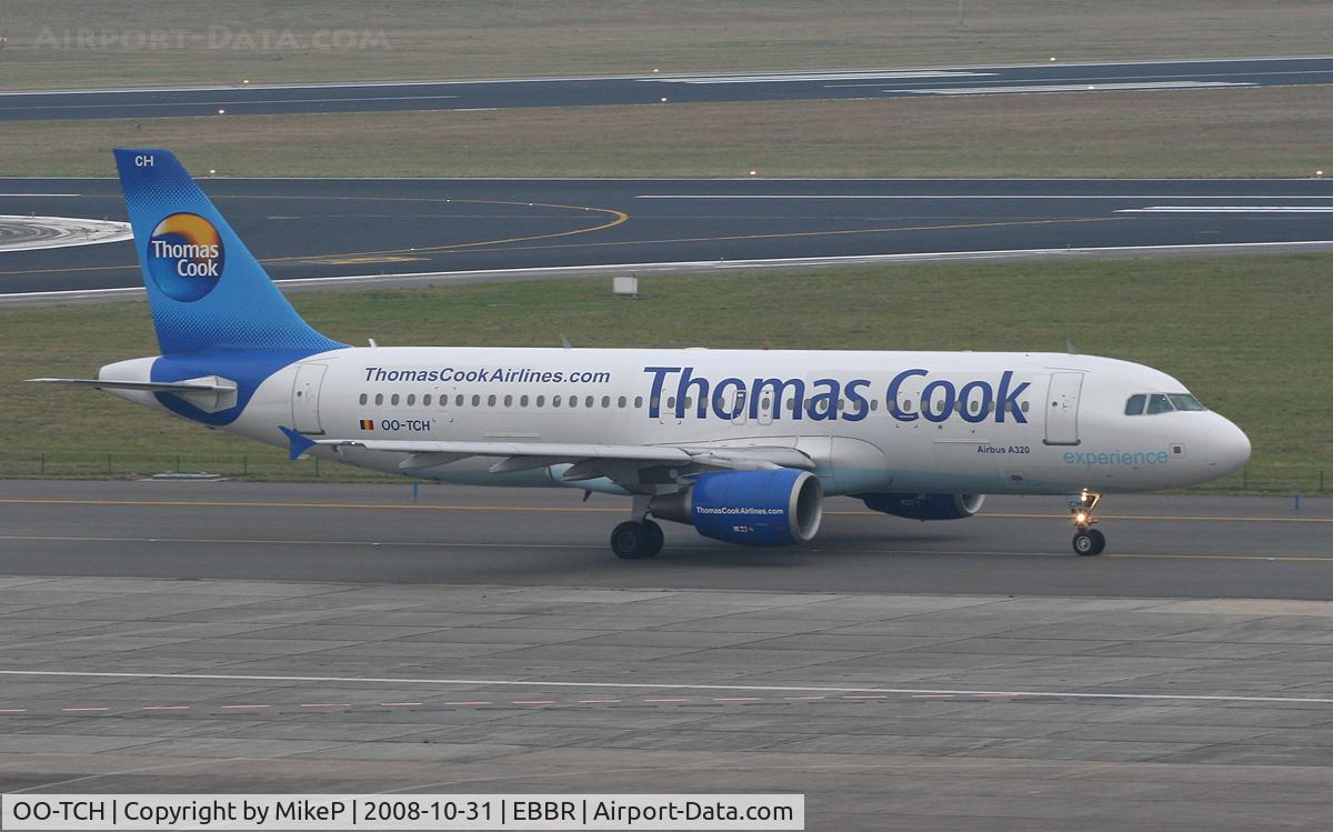 OO-TCH, 2003 Airbus A320-214 C/N 1929, Heading to 07R for departure.