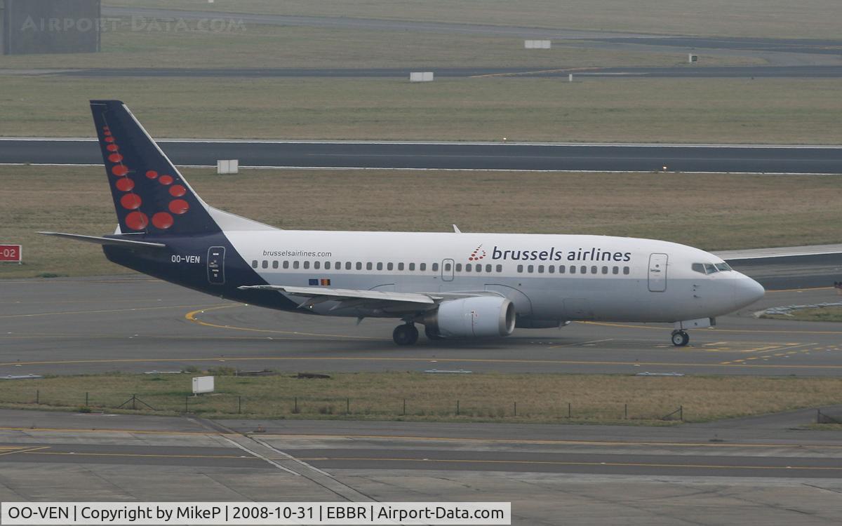 OO-VEN, 1998 Boeing 737-36N C/N 28586, Heading to 07R for departure.