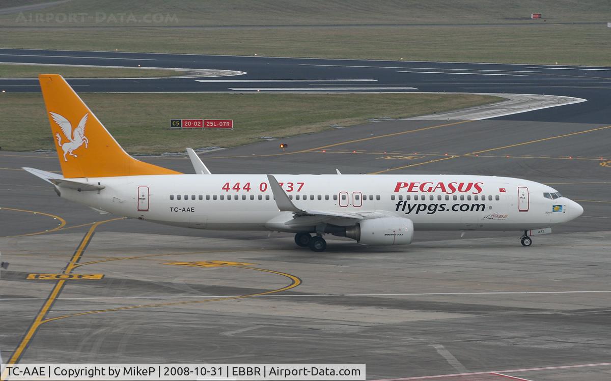 TC-AAE, 2007 Boeing 737-82R C/N 35700/2435, Heading to 07R for departure.