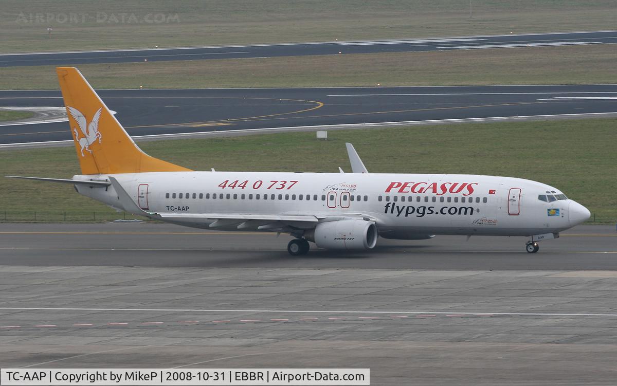 TC-AAP, 2002 Boeing 737-86N C/N 32736, Heading to 07R for departure.